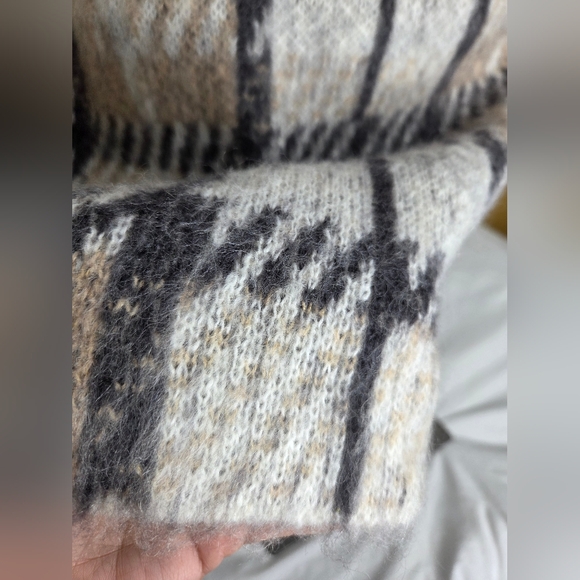 J.O.A. Size L - Gray/Khaki Plaid Sweater Skirt - Picture 6 of 7